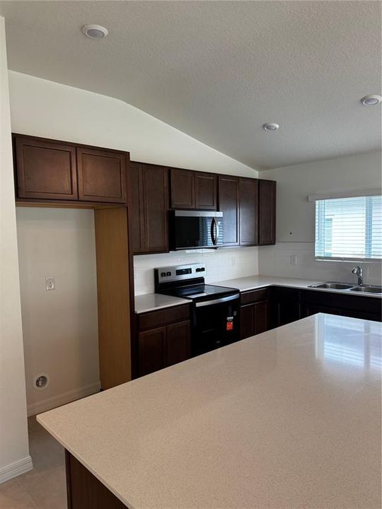 For Rent: $2,395 (3 beds, 2 baths, 1541 Square Feet)