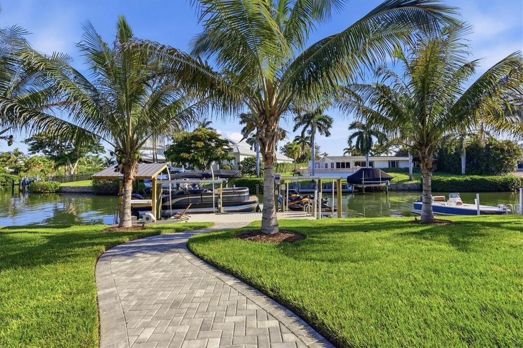 For Sale: $1,979,000 (3 beds, 2 baths, 1863 Square Feet)