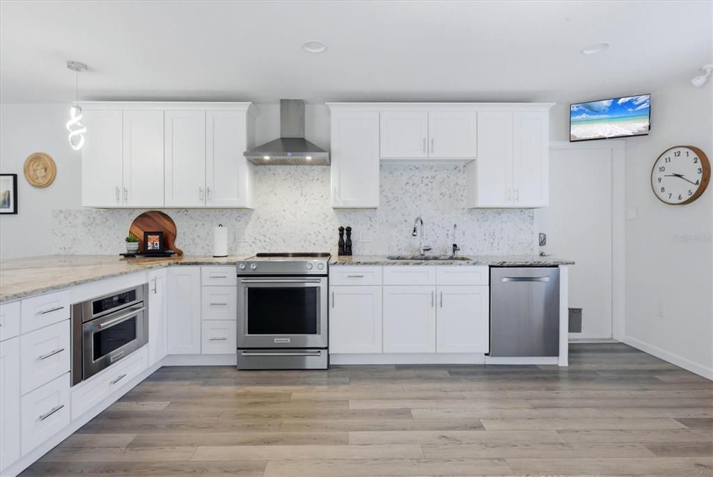 For Sale: $1,979,000 (3 beds, 2 baths, 1863 Square Feet)