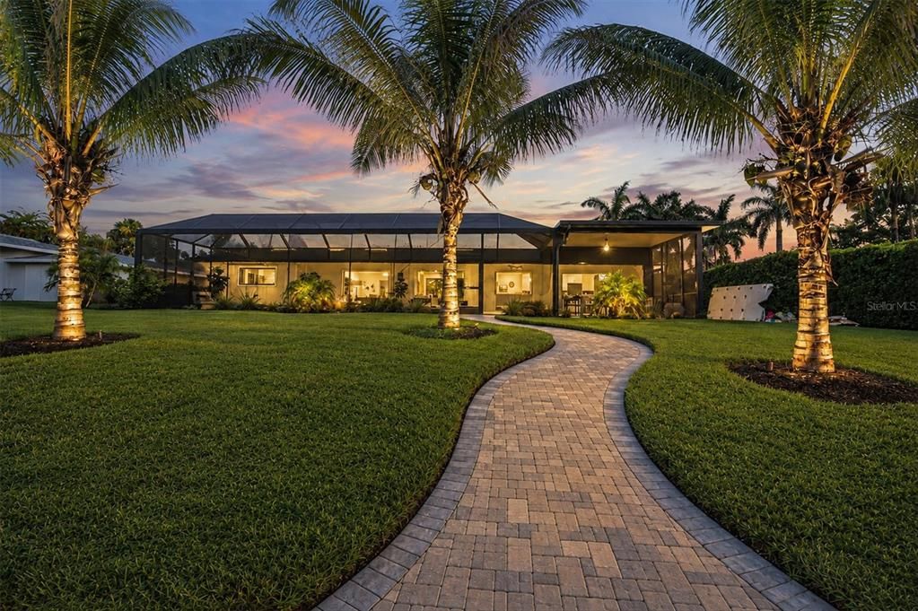 For Sale: $1,979,000 (3 beds, 2 baths, 1863 Square Feet)