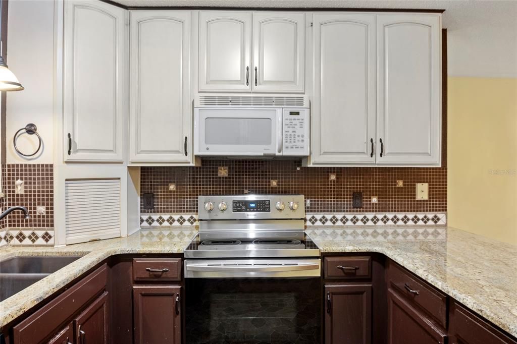 For Sale: $298,700 (3 beds, 2 baths, 1256 Square Feet)