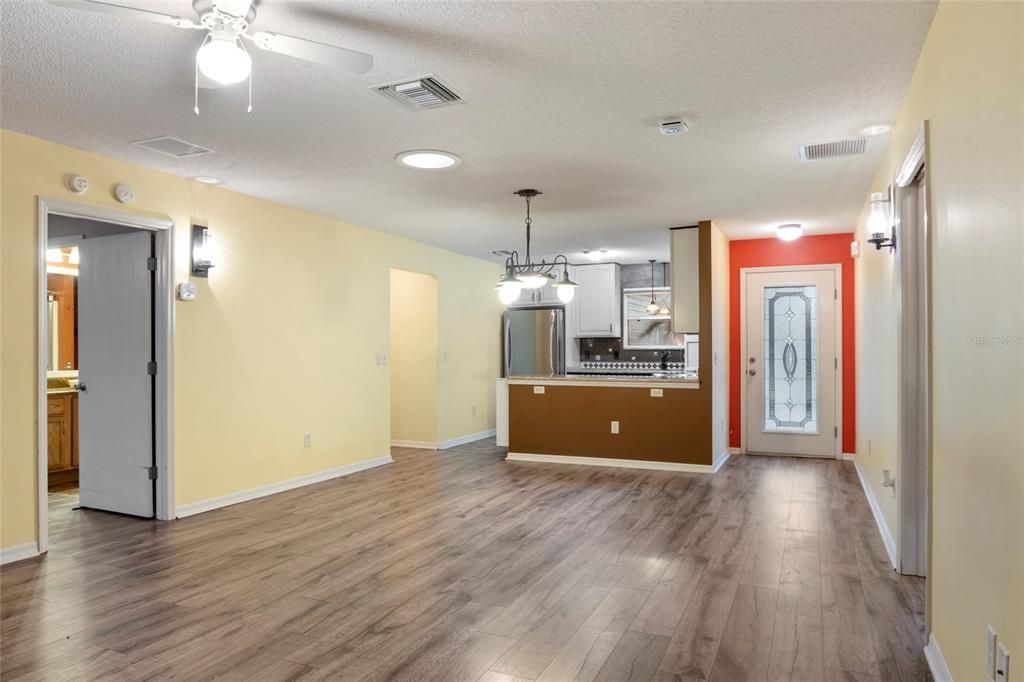 For Sale: $298,700 (3 beds, 2 baths, 1256 Square Feet)