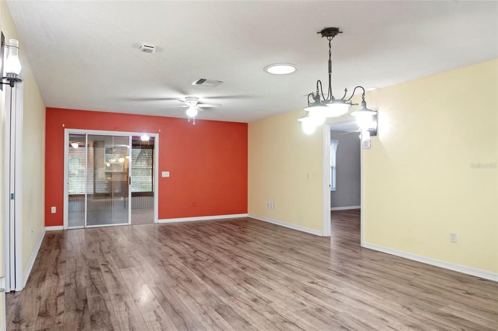 For Sale: $298,700 (3 beds, 2 baths, 1256 Square Feet)