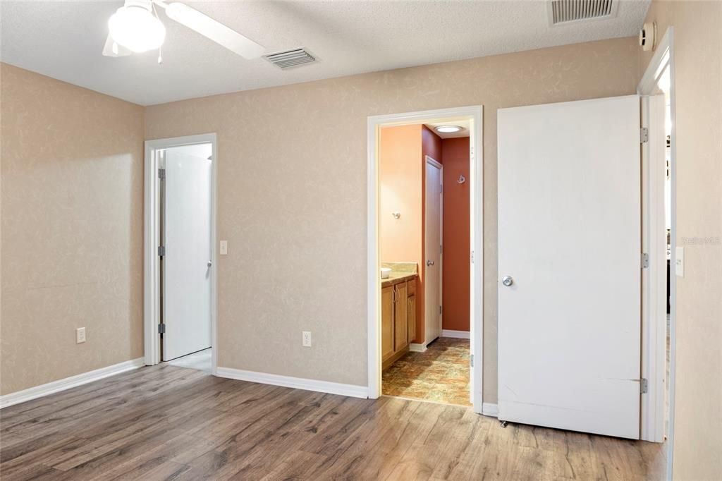 For Sale: $298,700 (3 beds, 2 baths, 1256 Square Feet)