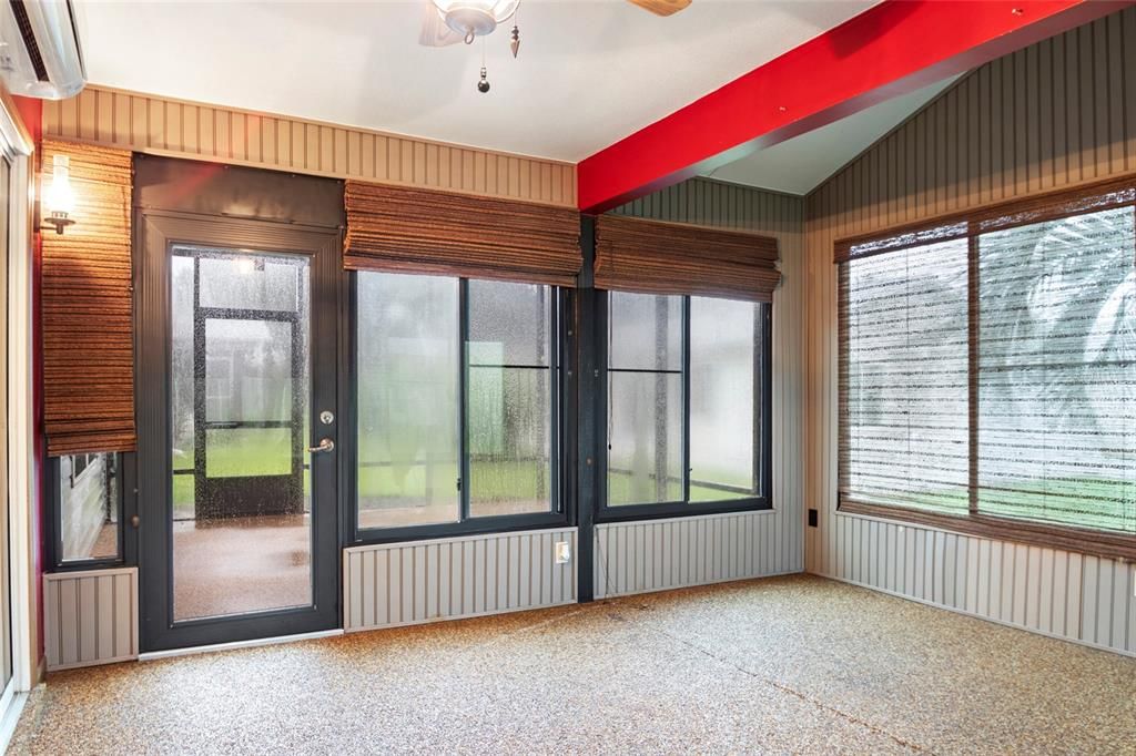 For Sale: $298,700 (3 beds, 2 baths, 1256 Square Feet)