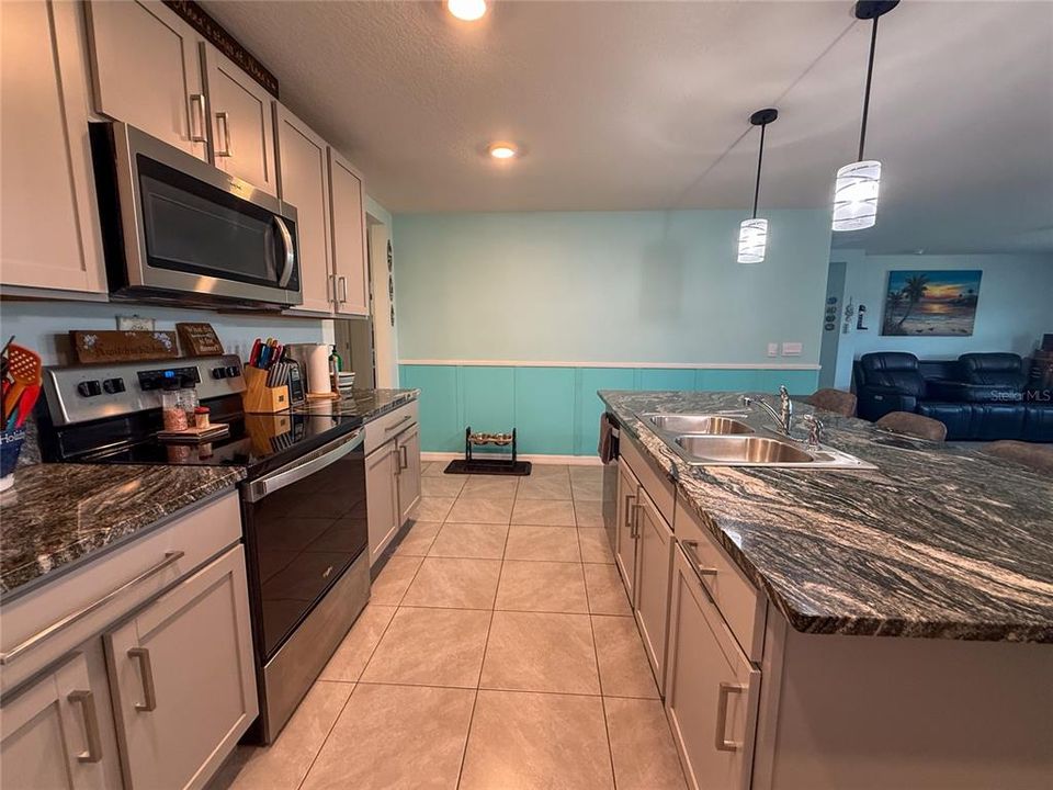 For Sale: $425,000 (4 beds, 2 baths, 1828 Square Feet)