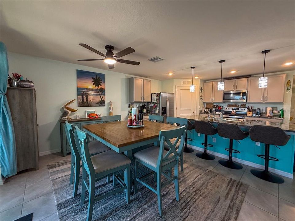 For Sale: $425,000 (4 beds, 2 baths, 1828 Square Feet)