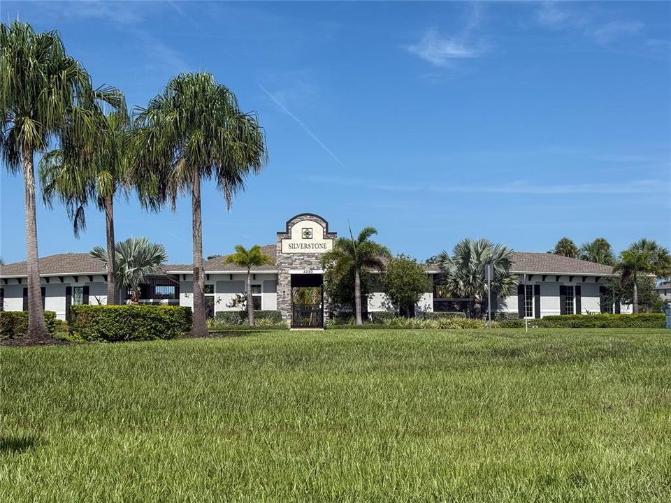 For Sale: $425,000 (4 beds, 2 baths, 1828 Square Feet)