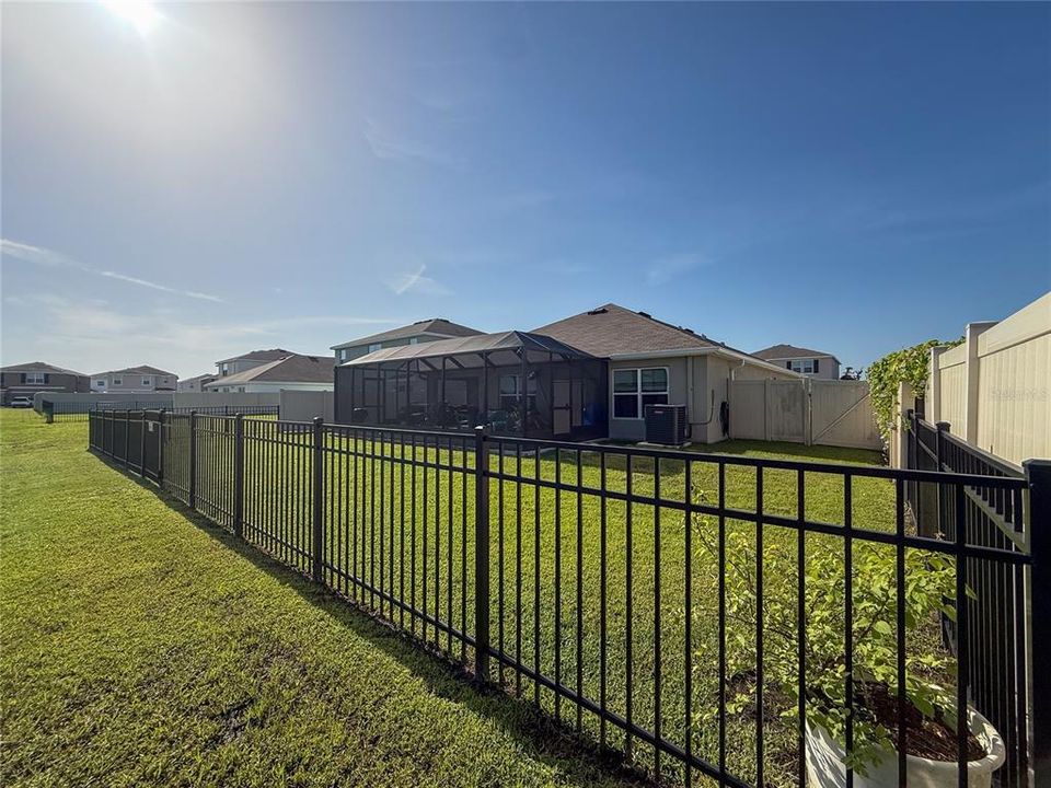 For Sale: $425,000 (4 beds, 2 baths, 1828 Square Feet)