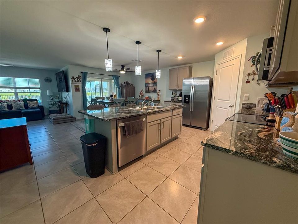 For Sale: $425,000 (4 beds, 2 baths, 1828 Square Feet)