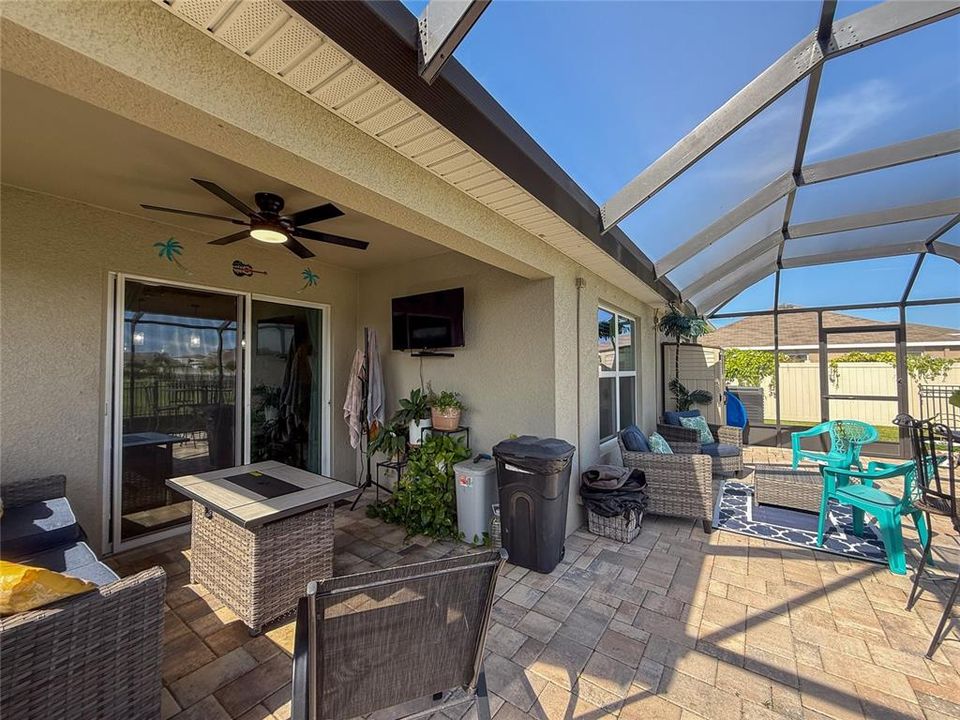 For Sale: $425,000 (4 beds, 2 baths, 1828 Square Feet)