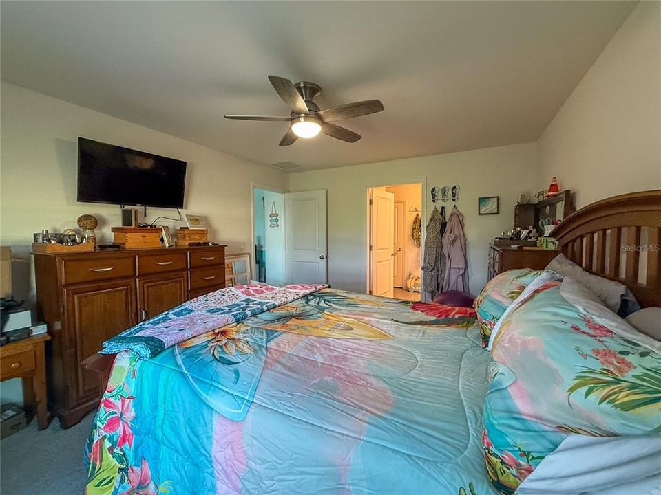 For Sale: $425,000 (4 beds, 2 baths, 1828 Square Feet)