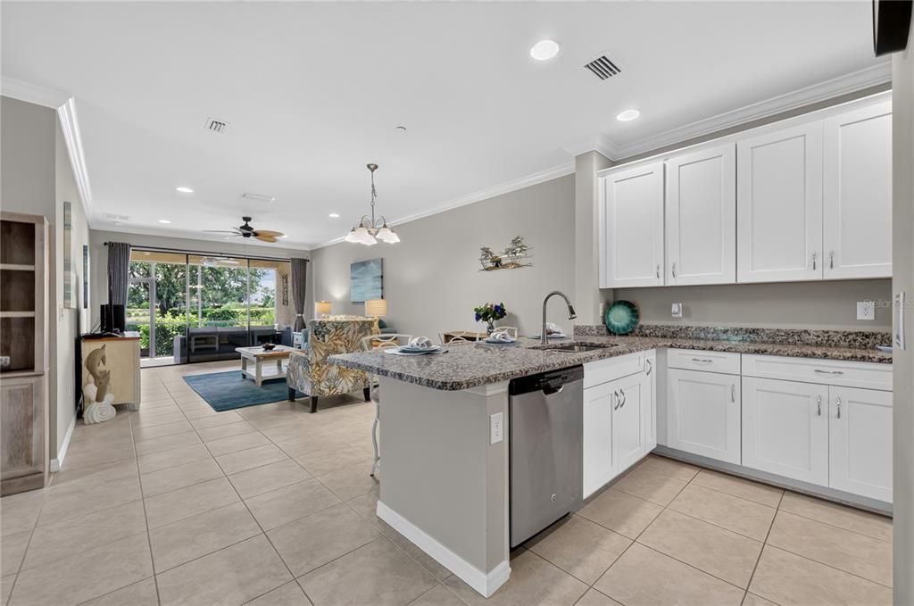 For Sale: $370,000 (2 beds, 2 baths, 1528 Square Feet)
