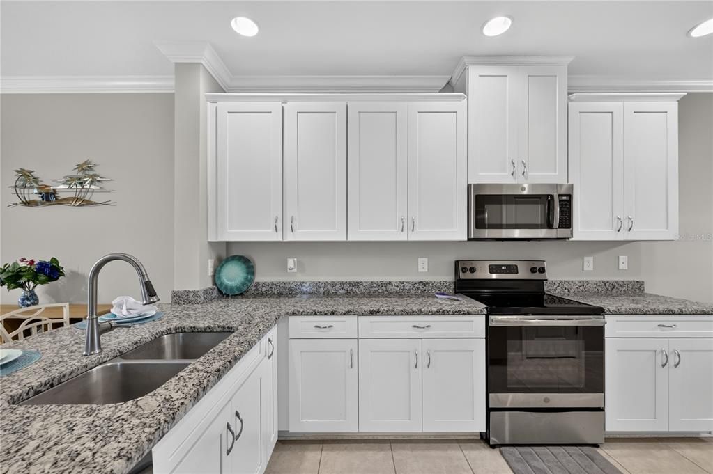 For Sale: $370,000 (2 beds, 2 baths, 1528 Square Feet)