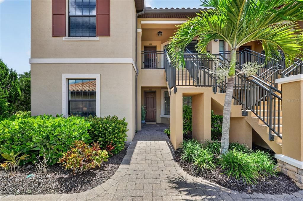 For Sale: $370,000 (2 beds, 2 baths, 1528 Square Feet)