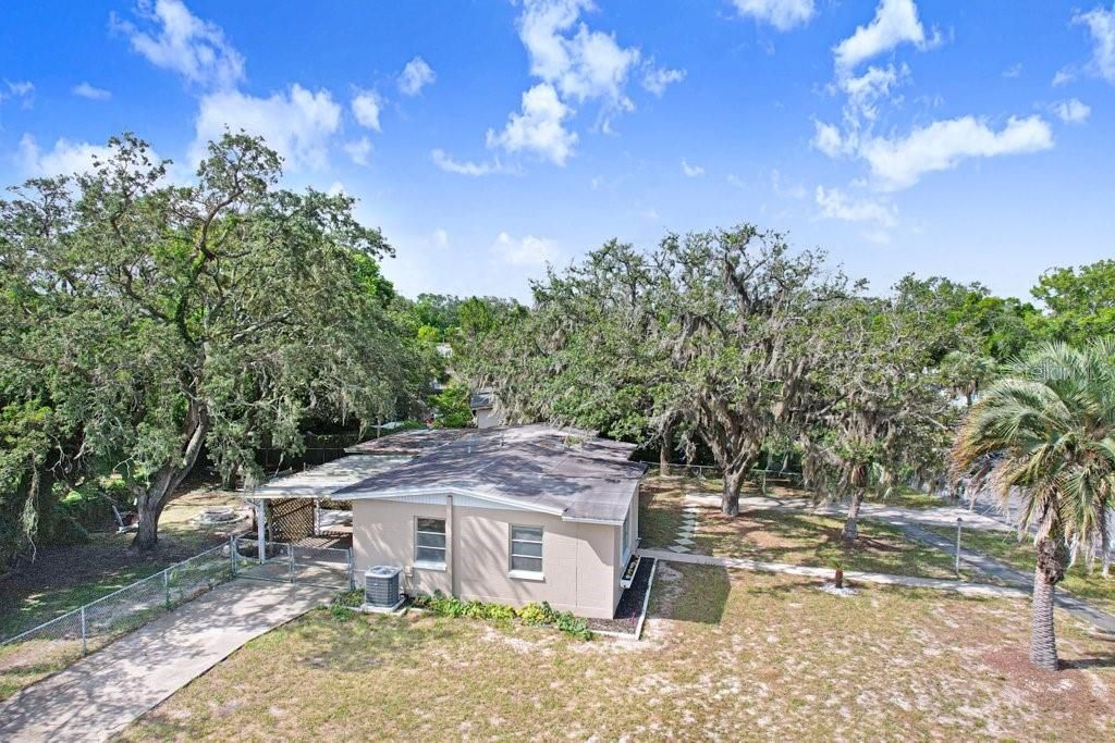 For Sale: $215,000 (2 beds, 1 baths, 890 Square Feet)