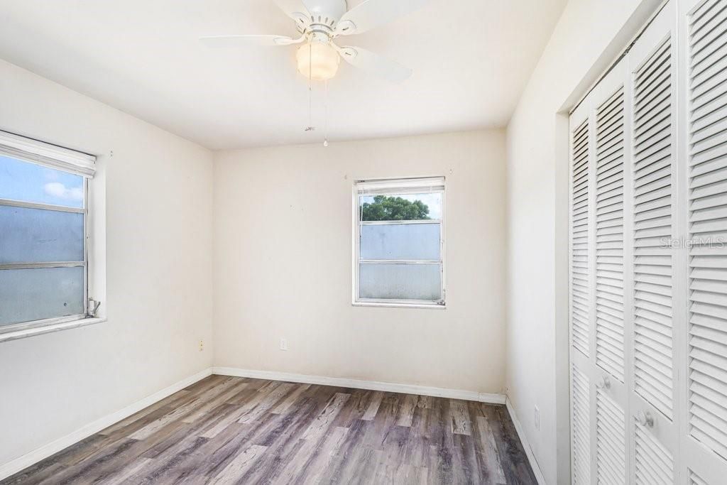 For Sale: $215,000 (2 beds, 1 baths, 890 Square Feet)