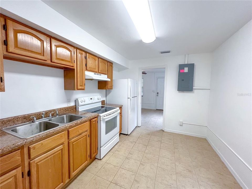 For Rent: $1,495 (2 beds, 1 baths, 806 Square Feet)