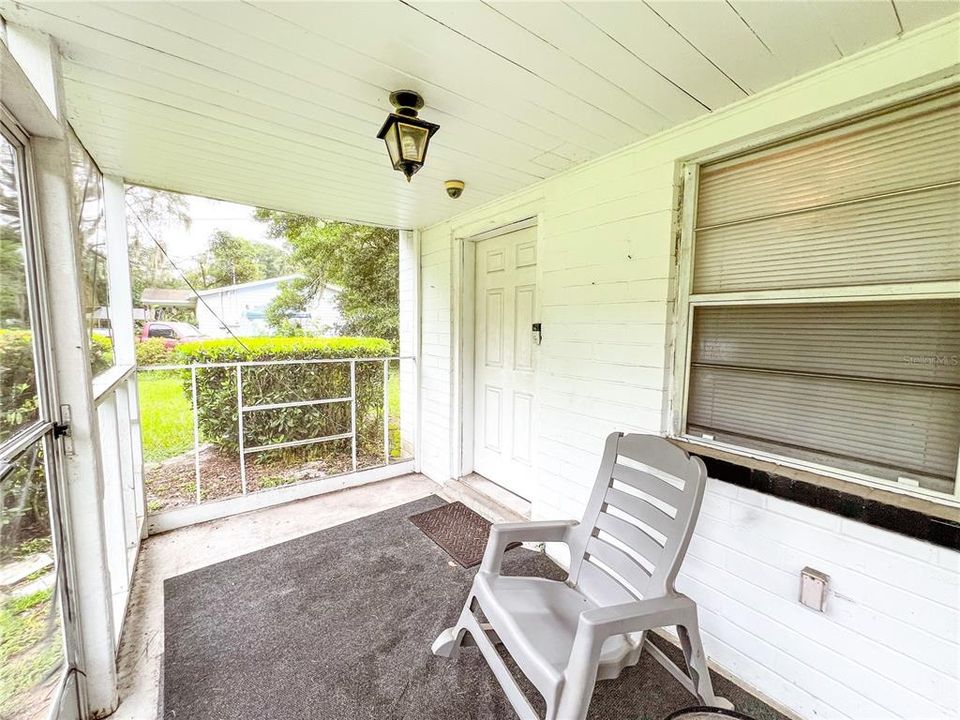 For Rent: $1,495 (2 beds, 1 baths, 806 Square Feet)