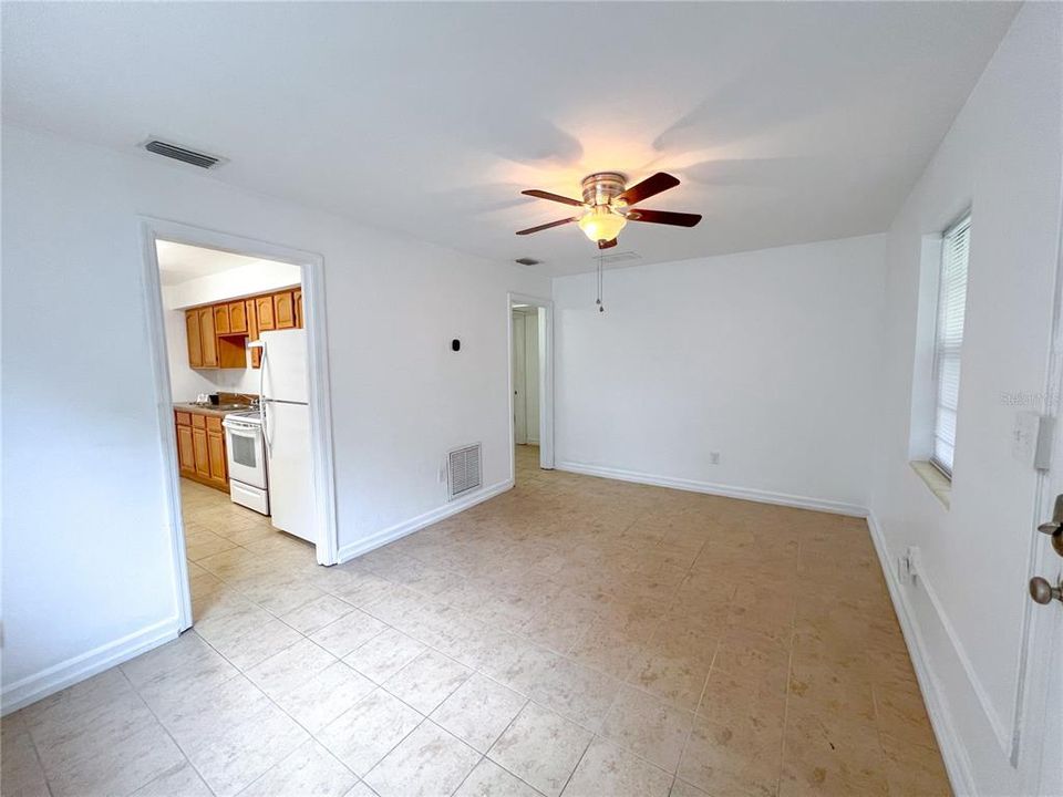 For Rent: $1,495 (2 beds, 1 baths, 806 Square Feet)