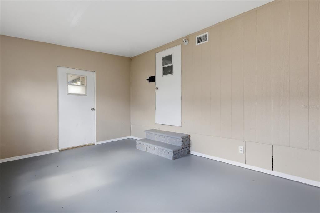 For Rent: $1,800 (3 beds, 2 baths, 1040 Square Feet)