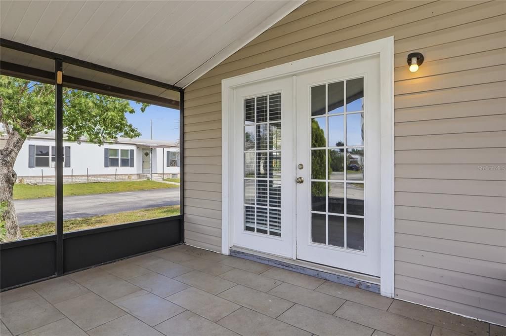 For Rent: $1,800 (3 beds, 2 baths, 1040 Square Feet)