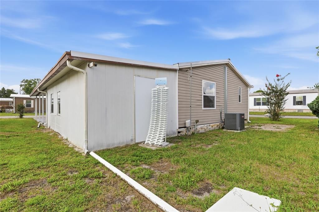 For Rent: $1,800 (3 beds, 2 baths, 1040 Square Feet)