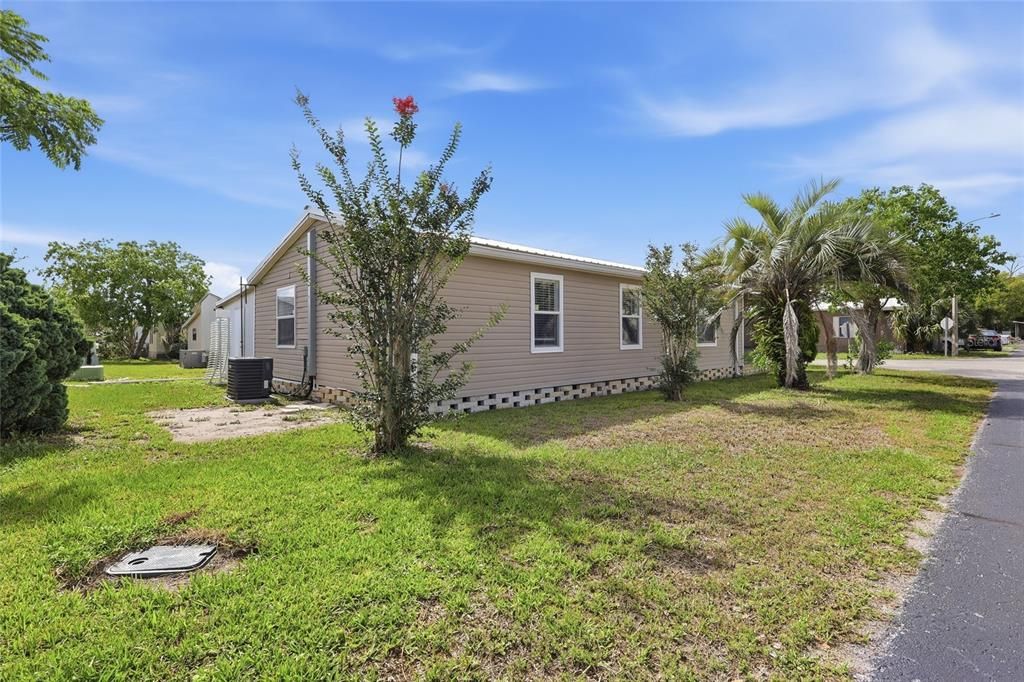 For Rent: $1,800 (3 beds, 2 baths, 1040 Square Feet)