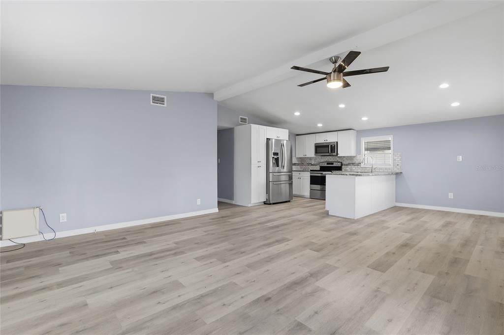 For Rent: $1,800 (3 beds, 2 baths, 1040 Square Feet)