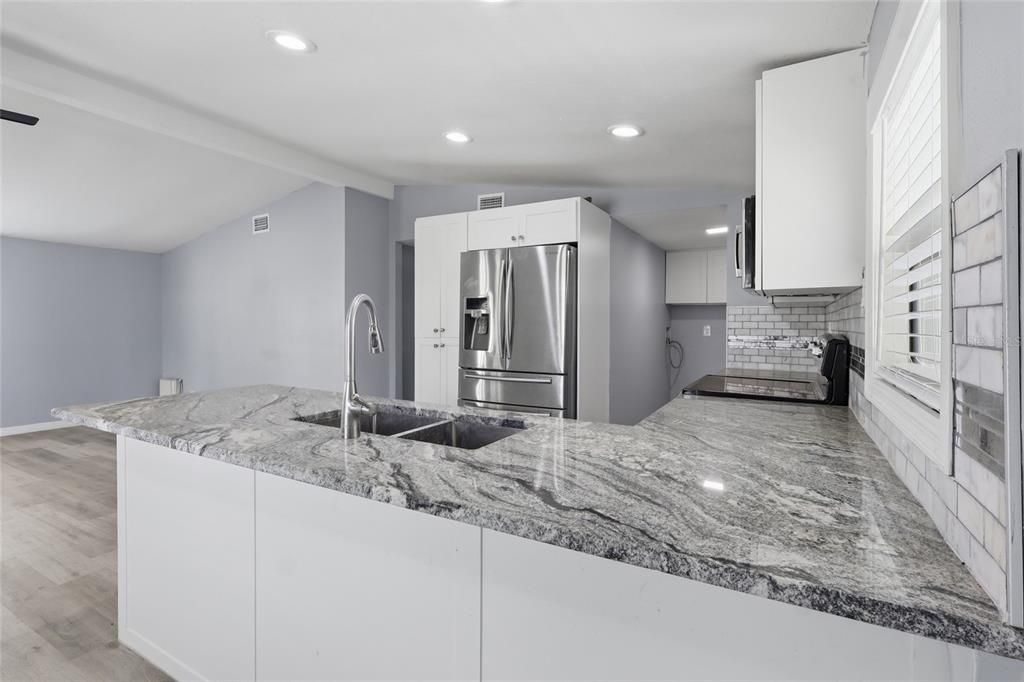 For Rent: $1,800 (3 beds, 2 baths, 1040 Square Feet)