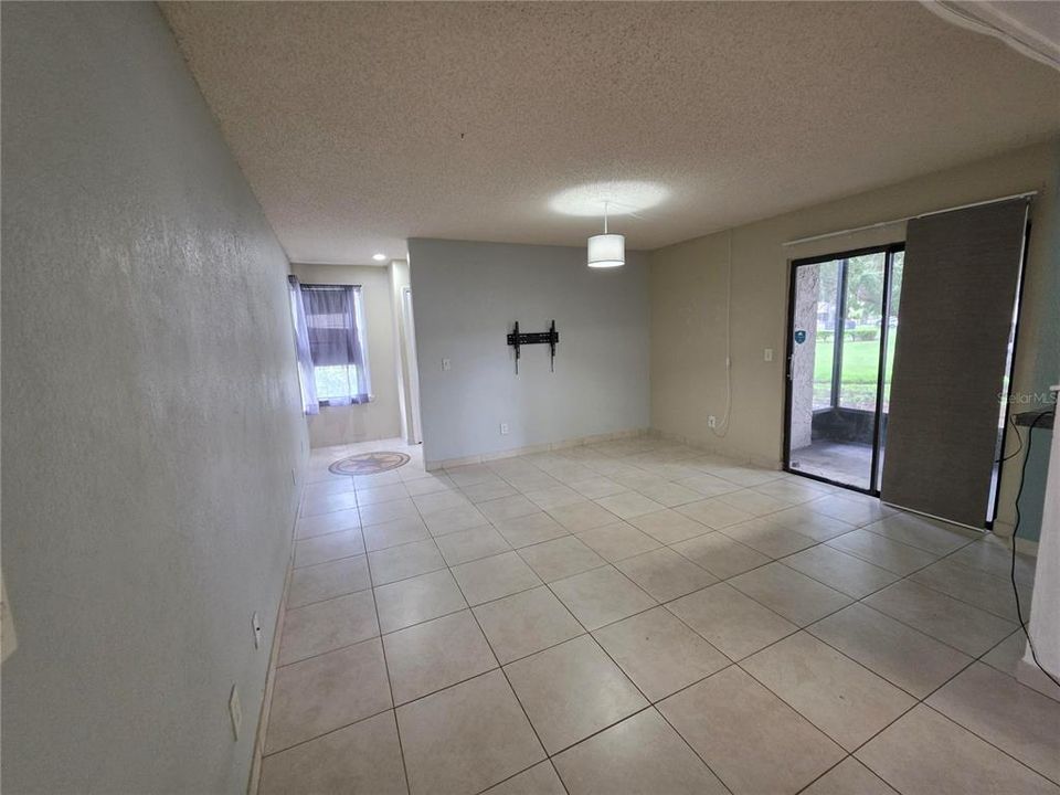 For Sale: $146,000 (1 beds, 1 baths, 749 Square Feet)