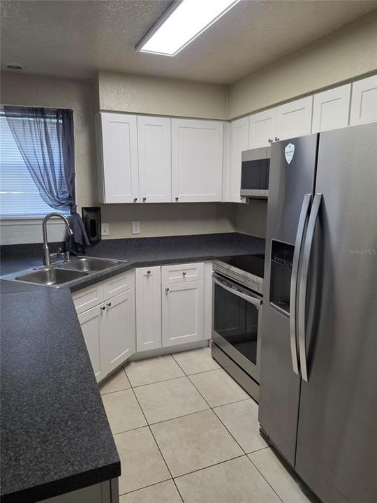 For Sale: $146,000 (1 beds, 1 baths, 749 Square Feet)