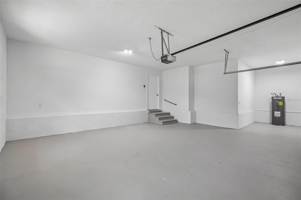 For Sale: $599,000 (3 beds, 3 baths, 2580 Square Feet)