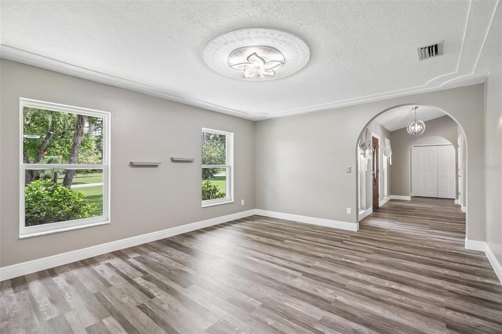 For Sale: $599,000 (3 beds, 3 baths, 2580 Square Feet)