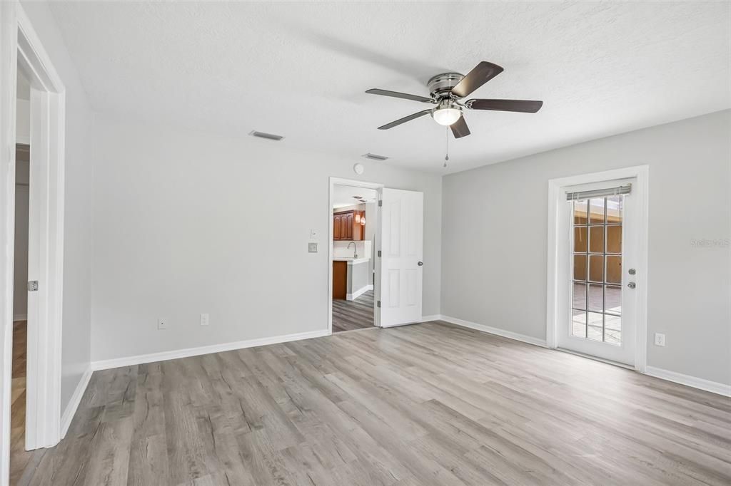For Sale: $599,000 (3 beds, 3 baths, 2580 Square Feet)