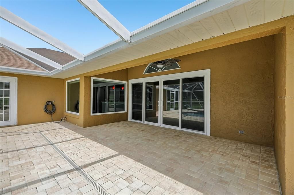 For Sale: $599,000 (3 beds, 3 baths, 2580 Square Feet)