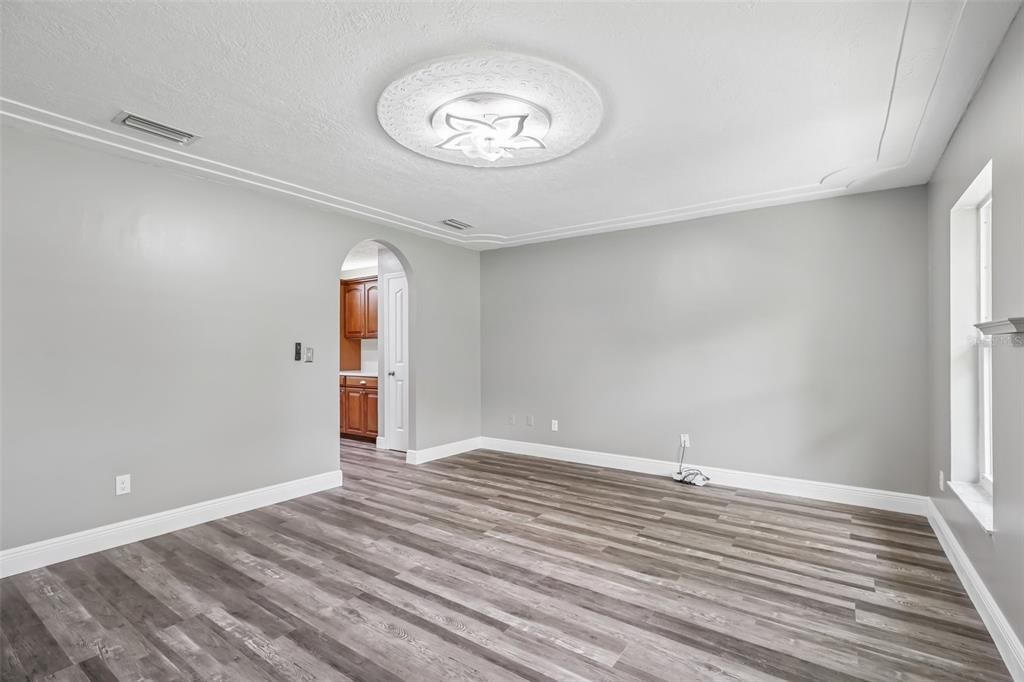 For Sale: $599,000 (3 beds, 3 baths, 2580 Square Feet)