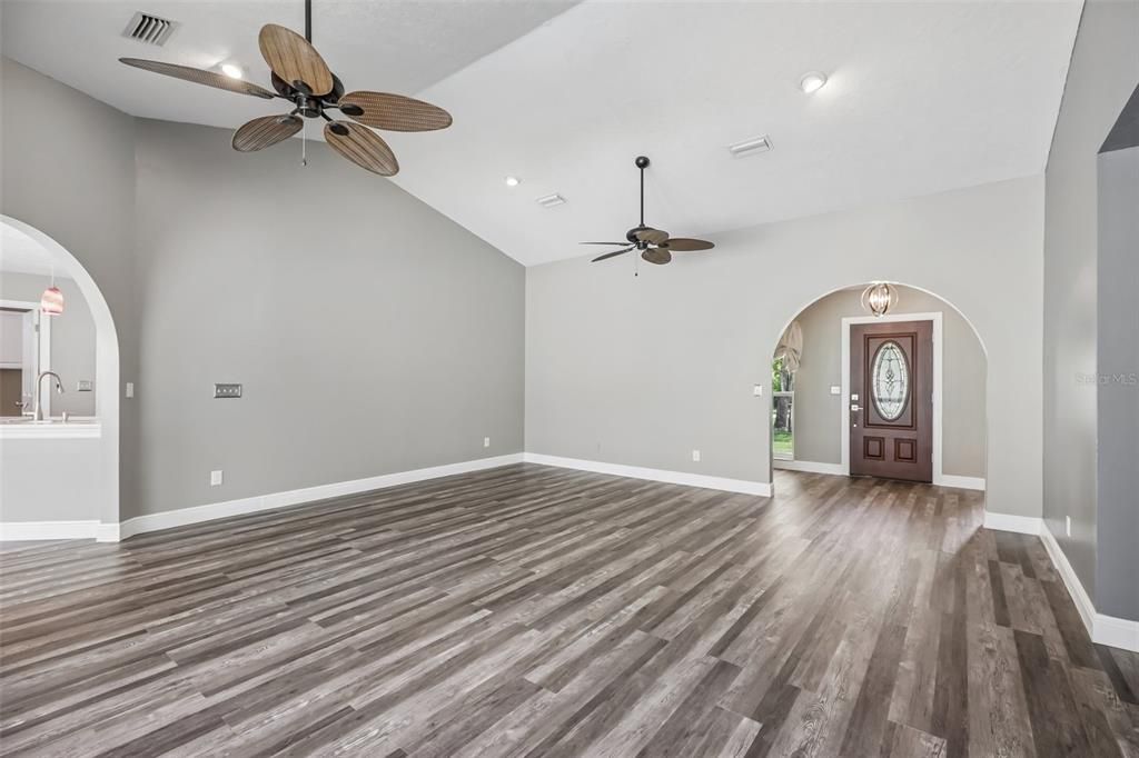 For Sale: $599,000 (3 beds, 3 baths, 2580 Square Feet)
