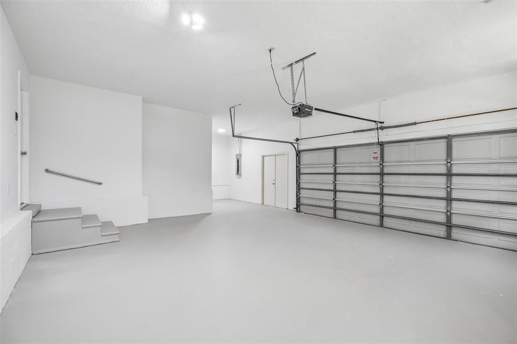 For Sale: $599,000 (3 beds, 3 baths, 2580 Square Feet)