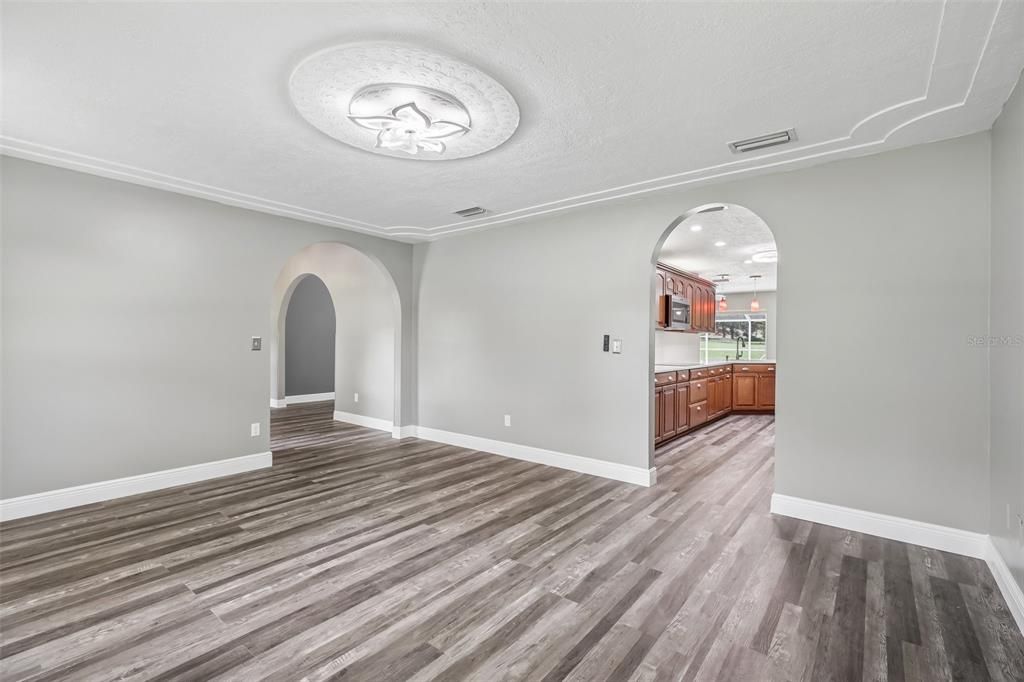 For Sale: $599,000 (3 beds, 3 baths, 2580 Square Feet)
