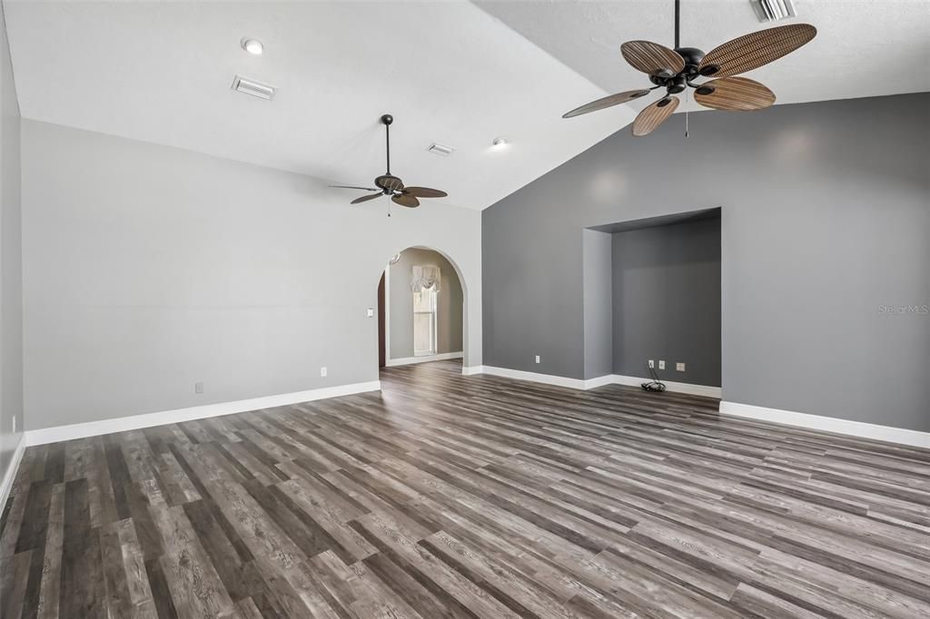 For Sale: $599,000 (3 beds, 3 baths, 2580 Square Feet)