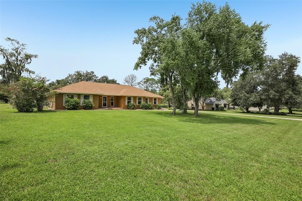 For Sale: $599,000 (3 beds, 3 baths, 2580 Square Feet)
