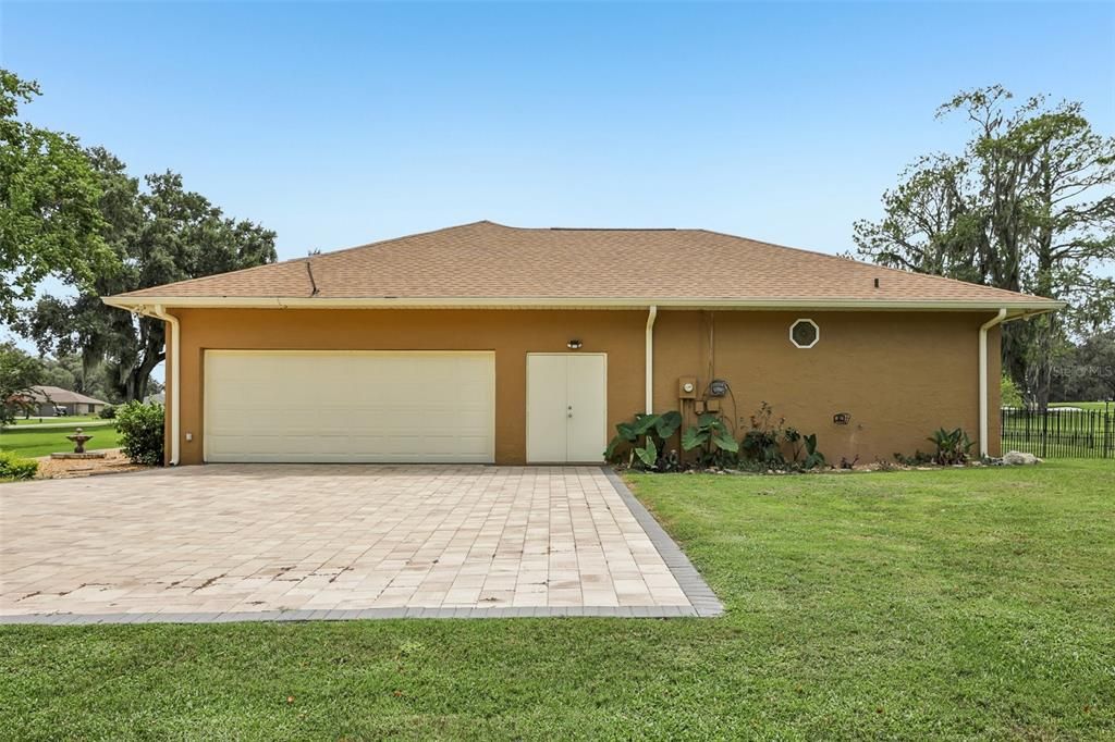 For Sale: $599,000 (3 beds, 3 baths, 2580 Square Feet)