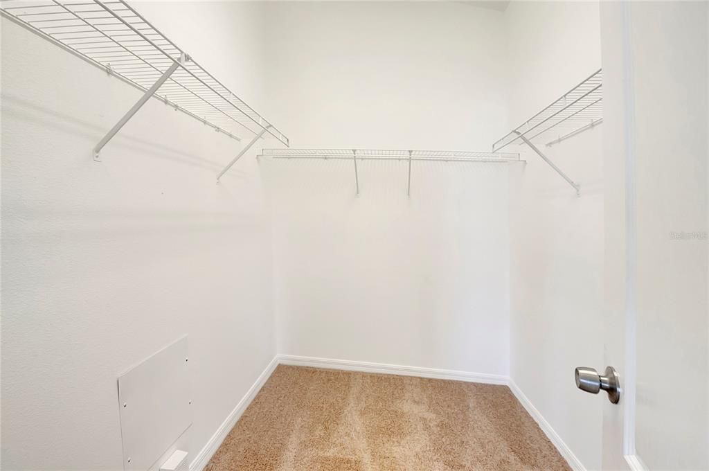 For Sale: $299,900 (3 beds, 2 baths, 1300 Square Feet)