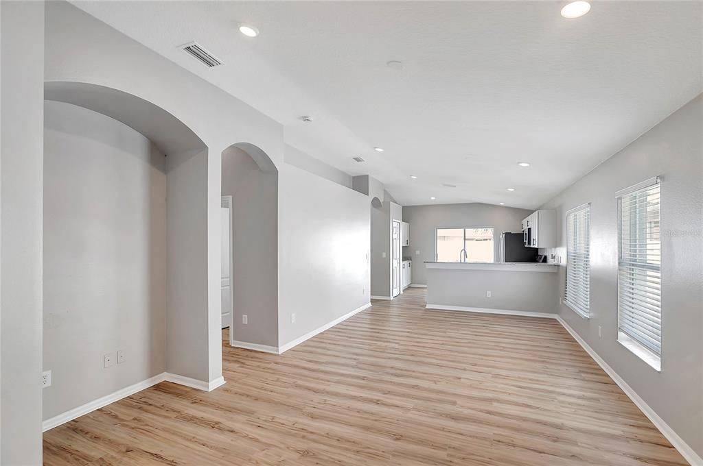 For Sale: $299,900 (3 beds, 2 baths, 1300 Square Feet)