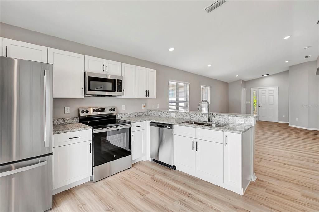 For Sale: $299,900 (3 beds, 2 baths, 1300 Square Feet)