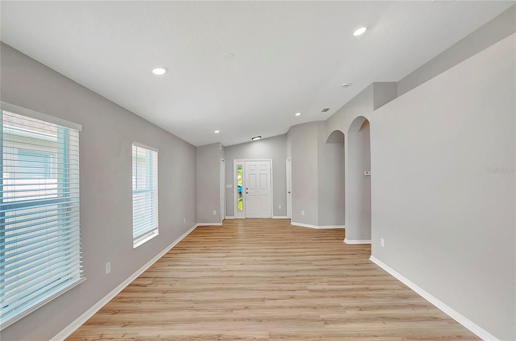 For Sale: $299,900 (3 beds, 2 baths, 1300 Square Feet)