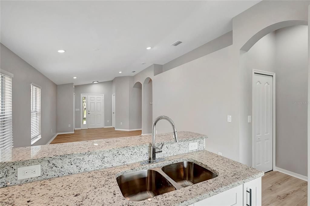 For Sale: $299,900 (3 beds, 2 baths, 1300 Square Feet)