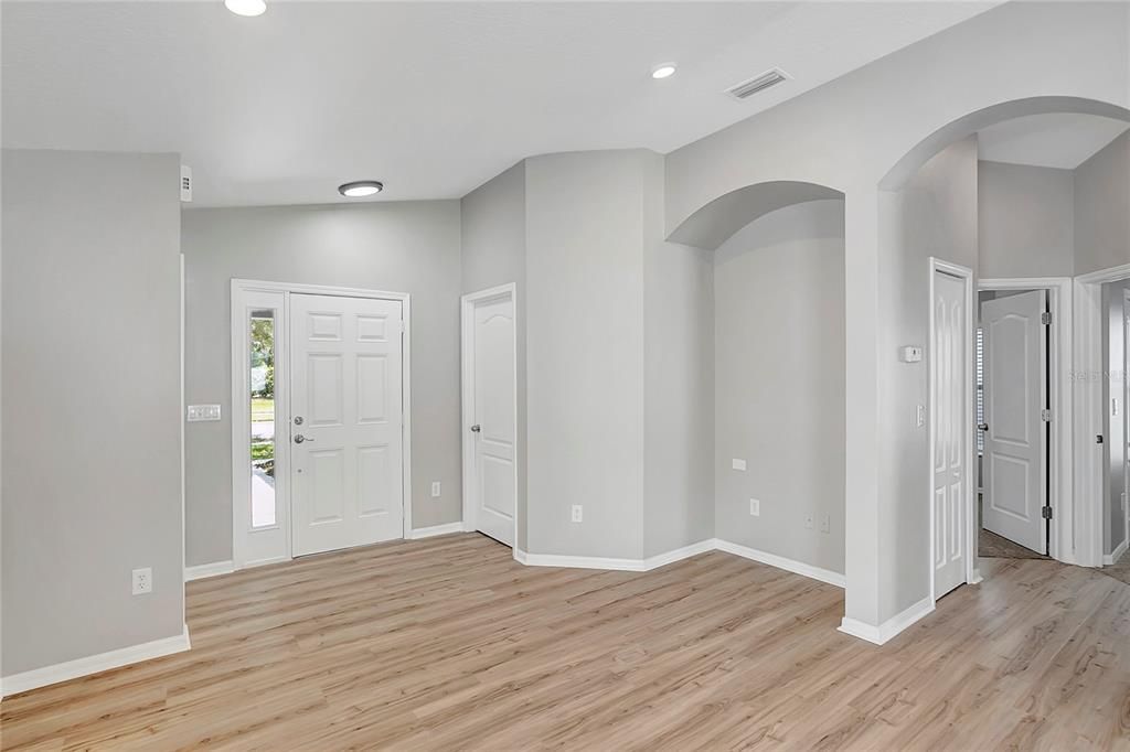 For Sale: $299,900 (3 beds, 2 baths, 1300 Square Feet)