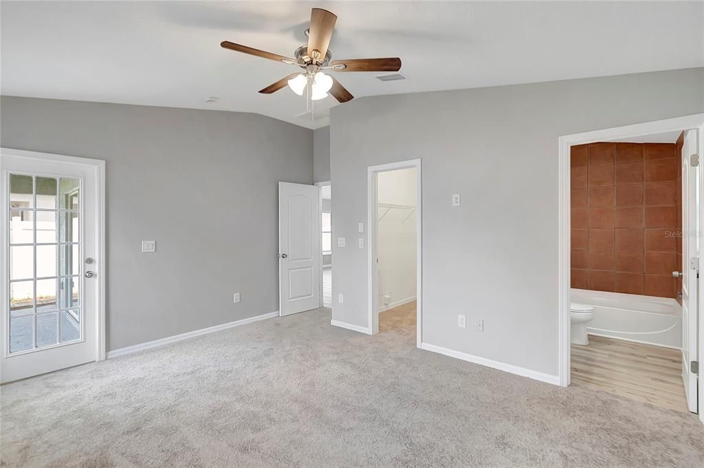 For Sale: $299,900 (3 beds, 2 baths, 1300 Square Feet)